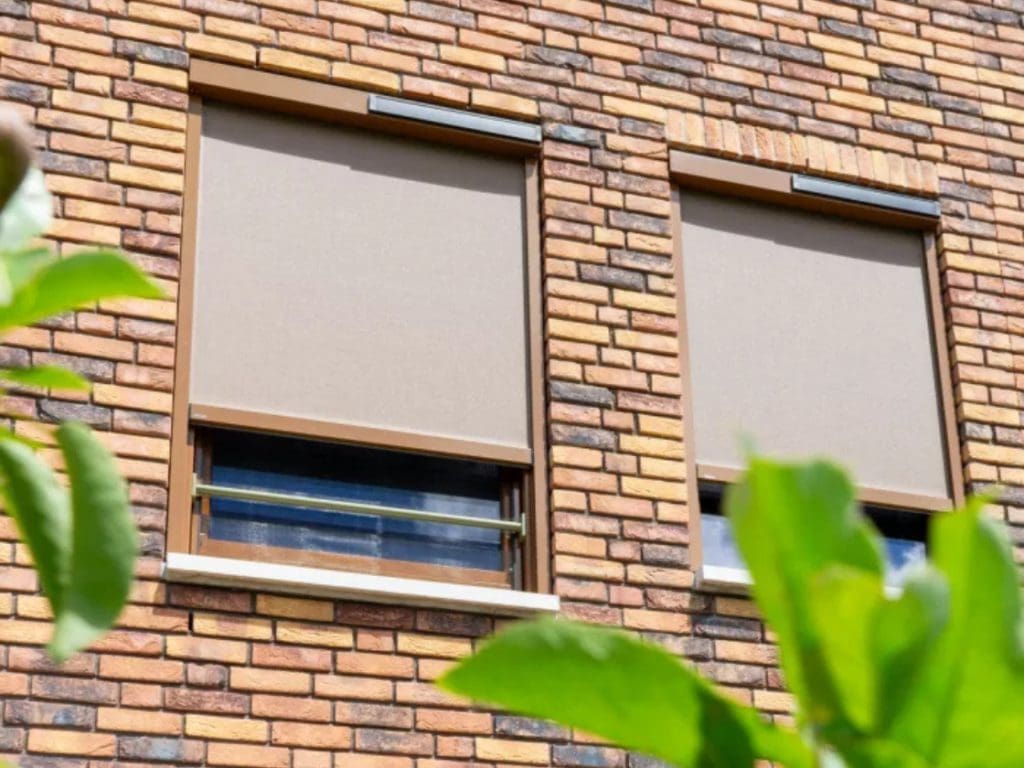 Ritsscreen op zonne-energie – strak design en windbestendig – Erpé Zonwering