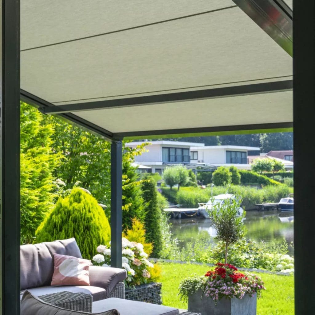Vergelijking pergola zonwering – Verano V642 Tumba en Weinor Plaza Viva – Erpé Zonwering