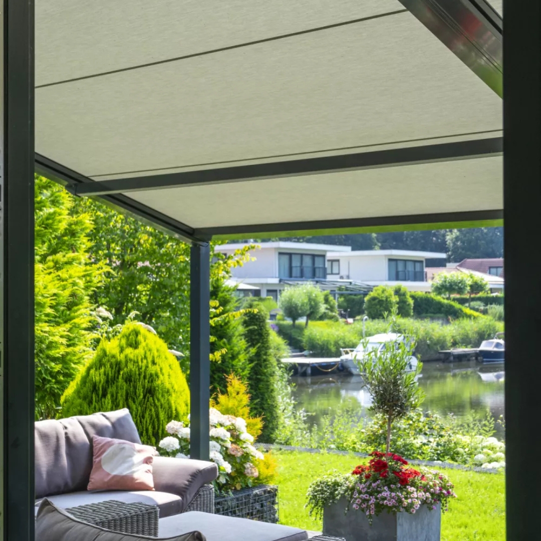 Vergelijking pergola zonwering – Verano V642 Tumba en Weinor Plaza Viva – Erpé Zonwering